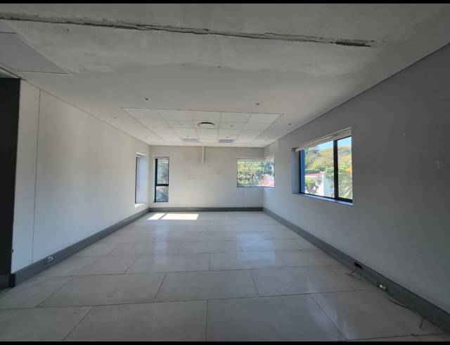3,438M² OFFICE TO LET IN WAVERLEY